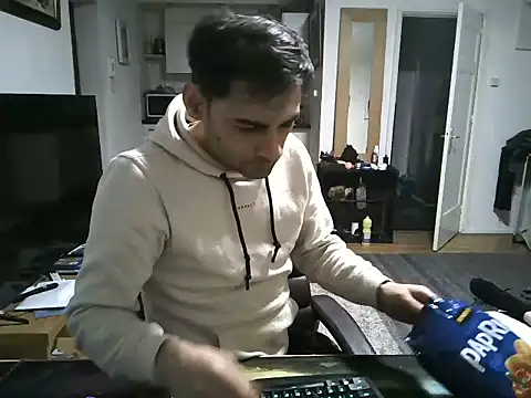 Snapshot of mihaimichael chatting on 4, 3, 2025 mihaimichael online show from 4, 3, 2025