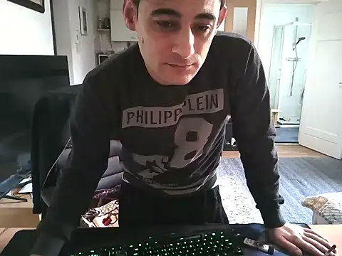 Snapshot of mihaimichael chatting on 7, 3, 2025 mihaimichael online show from 7, 3, 2025