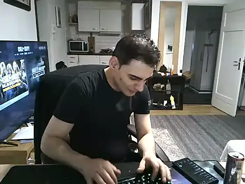 Snapshot of mihaimichael chatting on 7, 3, 2025 mihaimichael online show from 7, 3, 2025