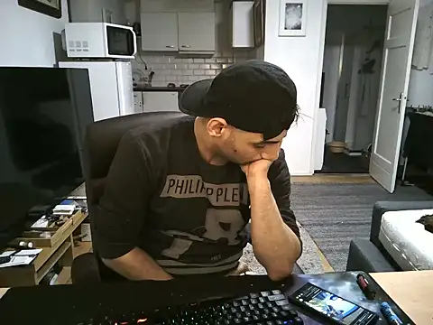 Snapshot of mihaimichael chatting on 10, 9, 2025 mihaimichael online show from 10, 9, 2025