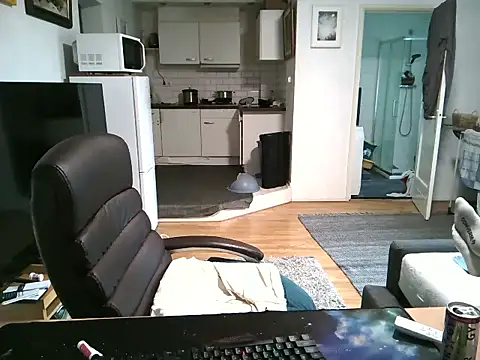 Snapshot of mihaimichael chatting on 18, 9, 2025 mihaimichael online show from 18, 9, 2025