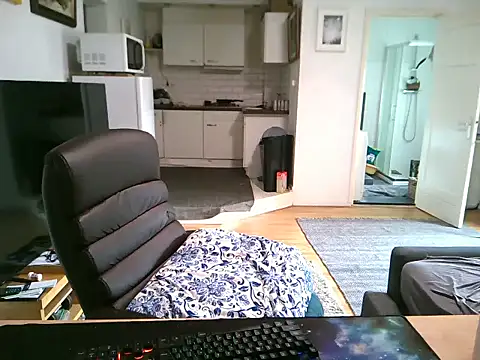 Snapshot of mihaimichael chatting on 21, 9, 2025 mihaimichael online show from 21, 9, 2025