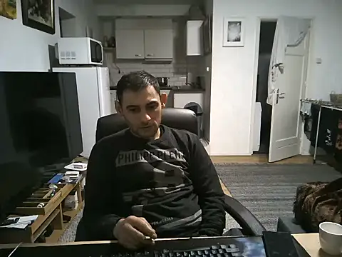 Snapshot of mihaimichael chatting on 24, 9, 2025 mihaimichael online show from 24, 9, 2025