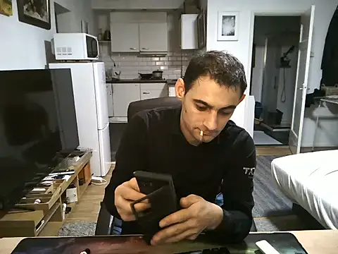 Snapshot of mihaimichael chatting on 6, 10, 2025 mihaimichael online show from 6, 10, 2025