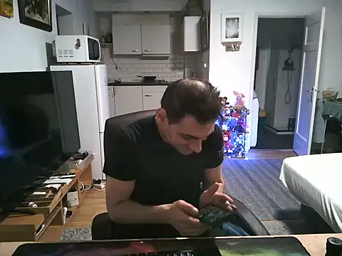 Snapshot of mihaimichael chatting on 10, 10, 2025 mihaimichael online show from 10, 10, 2025
