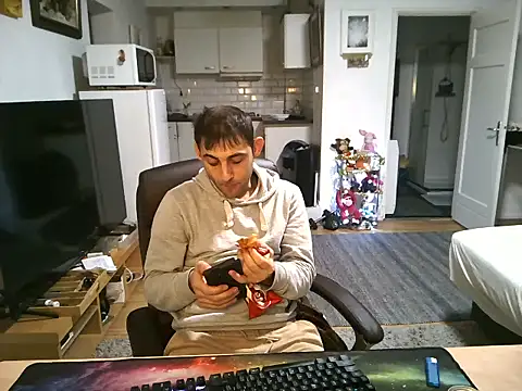 Snapshot of mihaimichael chatting on 12, 10, 2025 mihaimichael online show from 12, 10, 2025