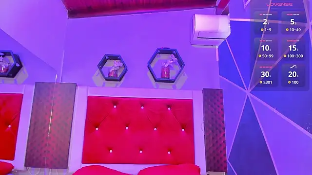 Snapshot of Karoll014 chatting on 22, 10, 2025 Karoll014 online show from 22, 10, 2025