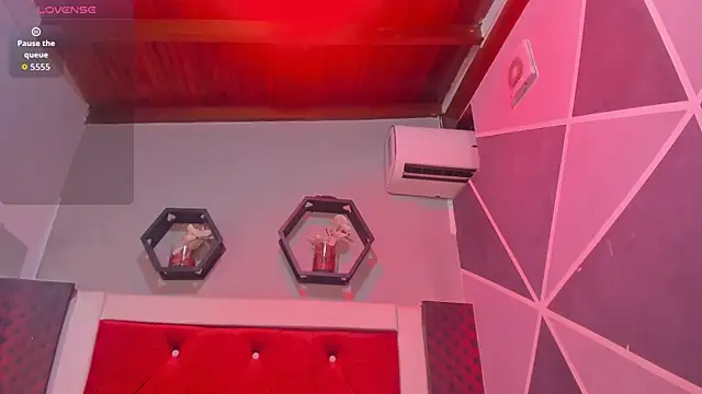 Snapshot of Karoll014 chatting on 28, 11, 2025 Karoll014 online show from 28, 11, 2025