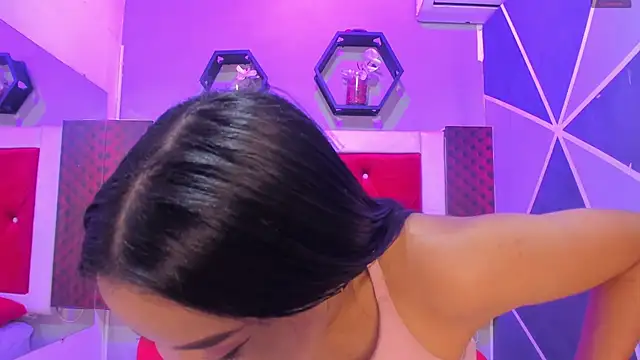 Karoll014 online show from 5, 12, 2025