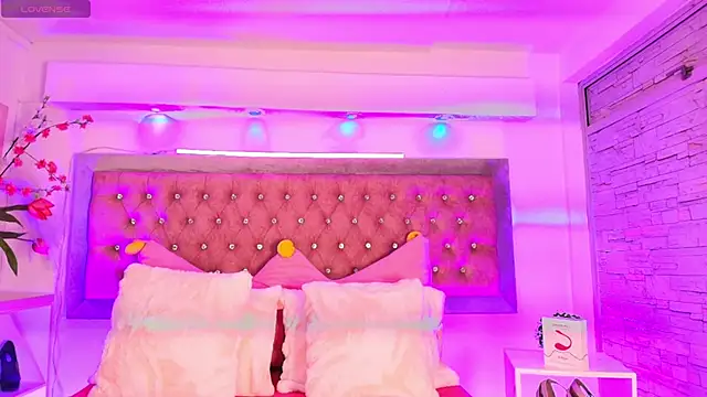 Snapshot of Tayzon_Foxxx chatting on 10, 10, 2025 Tayzon Foxxx online show from 10, 10, 2025