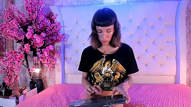 MadisonWood01 online show from 4, 11, 2025