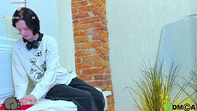 Alina Mills online show from 28, 2, 2025