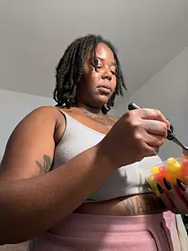 Goddess Nafeesha online show from 16, 11, 2025