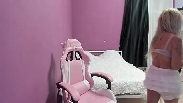 Snapshot of Lika8234 chatting on 1, 12, 2025 Lika8234 online show from 1, 12, 2025