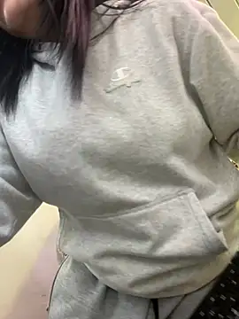 Snapshot of _luna_torres chatting on 4, 2, 2026 luna torres online show from 4, 2, 2026