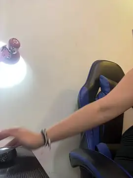 Snapshot of _luna_torres chatting on 13, 3, 2026 luna torres online show from 13, 3, 2026