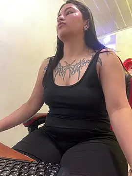 Snapshot of _luna_torres chatting on 20, 4, 2026 luna torres online show from 20, 4, 2026