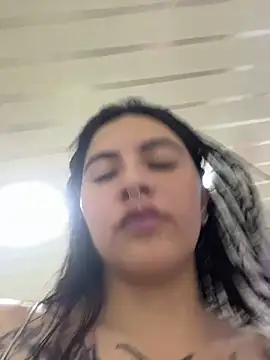 Snapshot of _luna_torres chatting on 4, 5, 2026 luna torres online show from 4, 5, 2026
