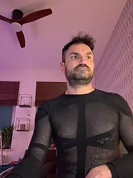 Snapshot of tomz0819 chatting on 8, 3, 2025 tomz0819 online show from 8, 3, 2025