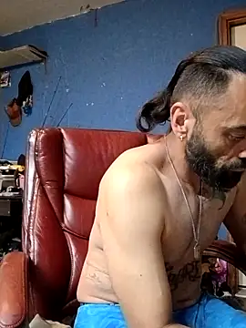 Snapshot of C8L3U chatting on 4, 3, 2026 C8L3U online show from 4, 3, 2026