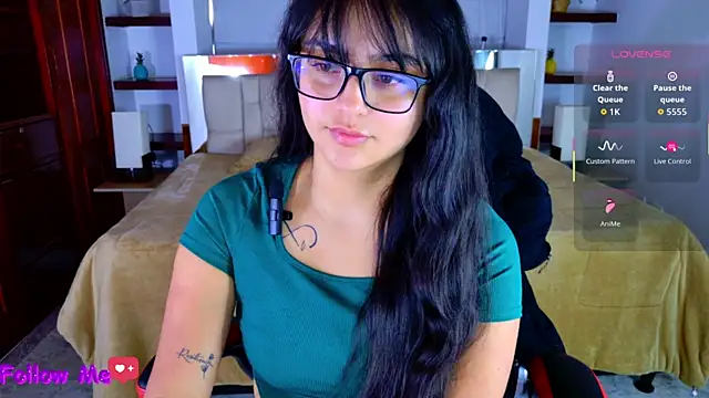 scarlleth  online show from 3, 12, 2025