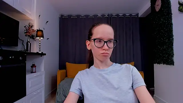 Snapshot of BettyBrowni chatting on 4, 3, 2025 BettyBrowni online show from 4, 3, 2025