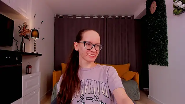 Snapshot of BettyBrowni chatting on 4, 3, 2025 BettyBrowni online show from 4, 3, 2025