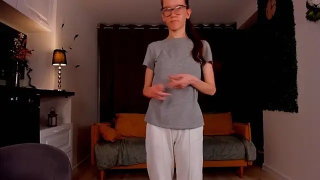 Snapshot of BettyBrowni chatting on 8, 3, 2025 BettyBrowni online show from 8, 3, 2025