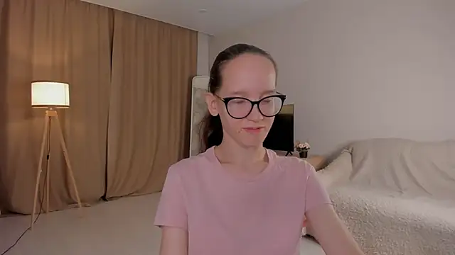 Snapshot of BettyBrowni chatting on 18, 10, 2025 BettyBrowni online show from 18, 10, 2025