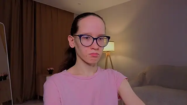 Snapshot of BettyBrowni chatting on 2, 4, 2026 BettyBrowni online show from 2, 4, 2026