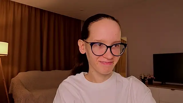 Snapshot of BettyBrowni chatting on 4, 4, 2026 BettyBrowni online show from 4, 4, 2026