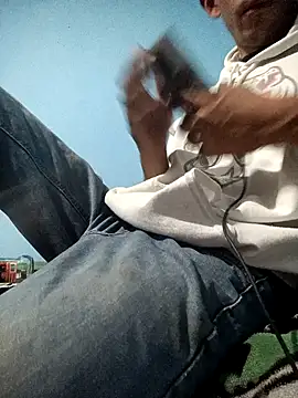 Snapshot of Leonul chatting on 2, 2, 2025 Leonul online show from 2, 2, 2025