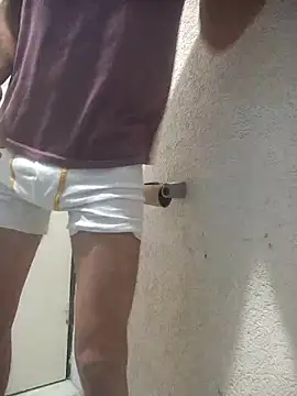 Snapshot of Leonul chatting on 22, 10, 2025 Leonul online show from 22, 10, 2025