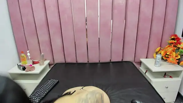 Snapshot of ChloeRosey chatting on 21, 11, 2025 ChloeRosey online show from 21, 11, 2025