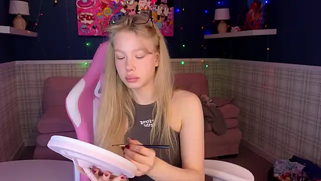 Sarra Cooper online show from 25, 12, 2024