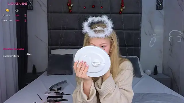 Sarra Cooper online show from 28, 1, 2025