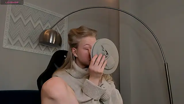 Sarra Cooper online show from 28, 2, 2025