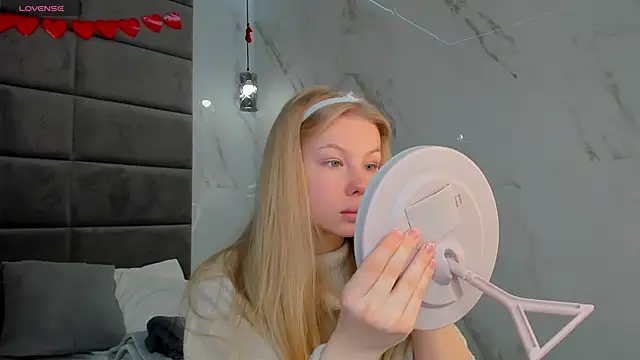 Sarra Cooper online show from 5, 3, 2025