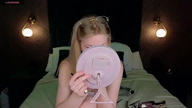 Sarra Cooper online show from 10, 3, 2025