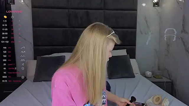 Sarra Cooper online show from 12, 3, 2025