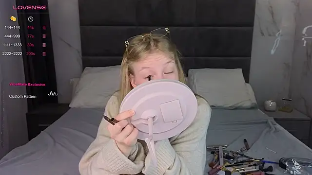 Sarra Cooper online show from 14, 3, 2025