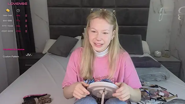 Sarra Cooper online show from 15, 3, 2025