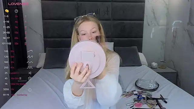 Sarra Cooper online show from 17, 3, 2025