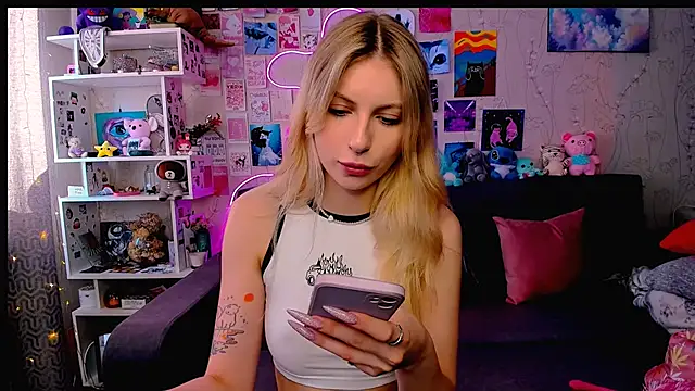 Maria Hunt online show from 6, 2, 2025