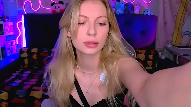 Maria Hunt online show from 22, 11, 2025