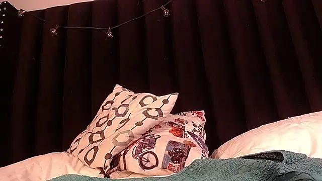 littleebluee online show from 12, 1, 2025