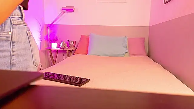 littleebluee online show from 8, 2, 2026