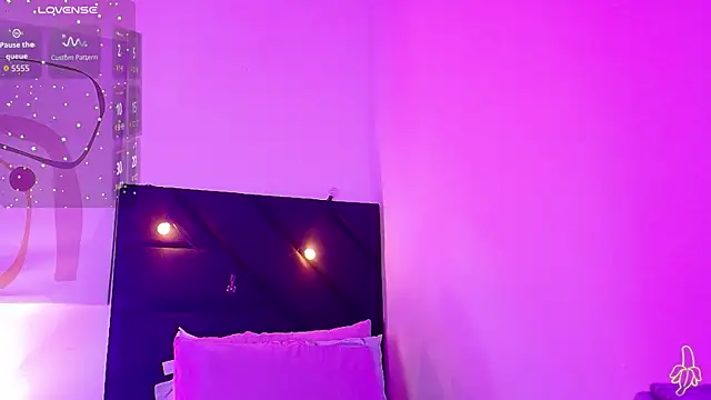Snapshot of littleebluee chatting on 3, 8, 2026 littleebluee online show from 3, 8, 2026
