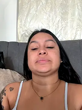 Pretty Isadora online show from 10, 11, 2025