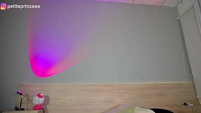 petitevictoria online show from 18, 1, 2025